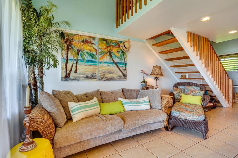 Oceanfront Maunaloa Condo, Steps to Pool and Beach!